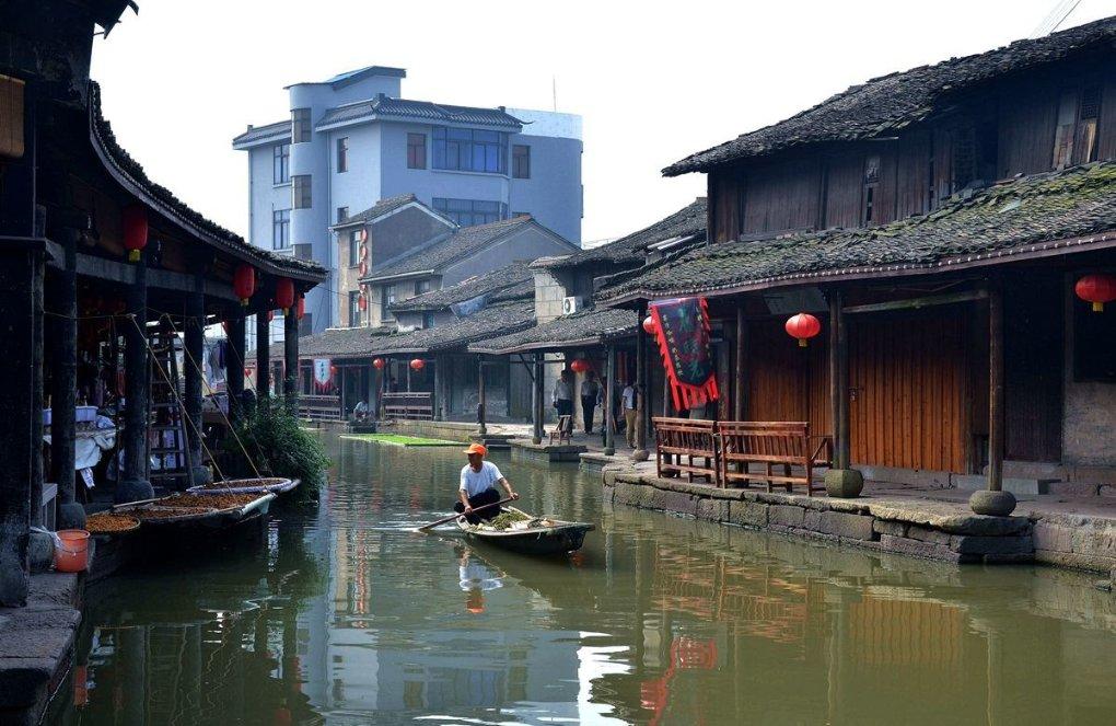 懂翡翠的大神帮忙看看这是纹还是裂，值多少钱？游戏画面